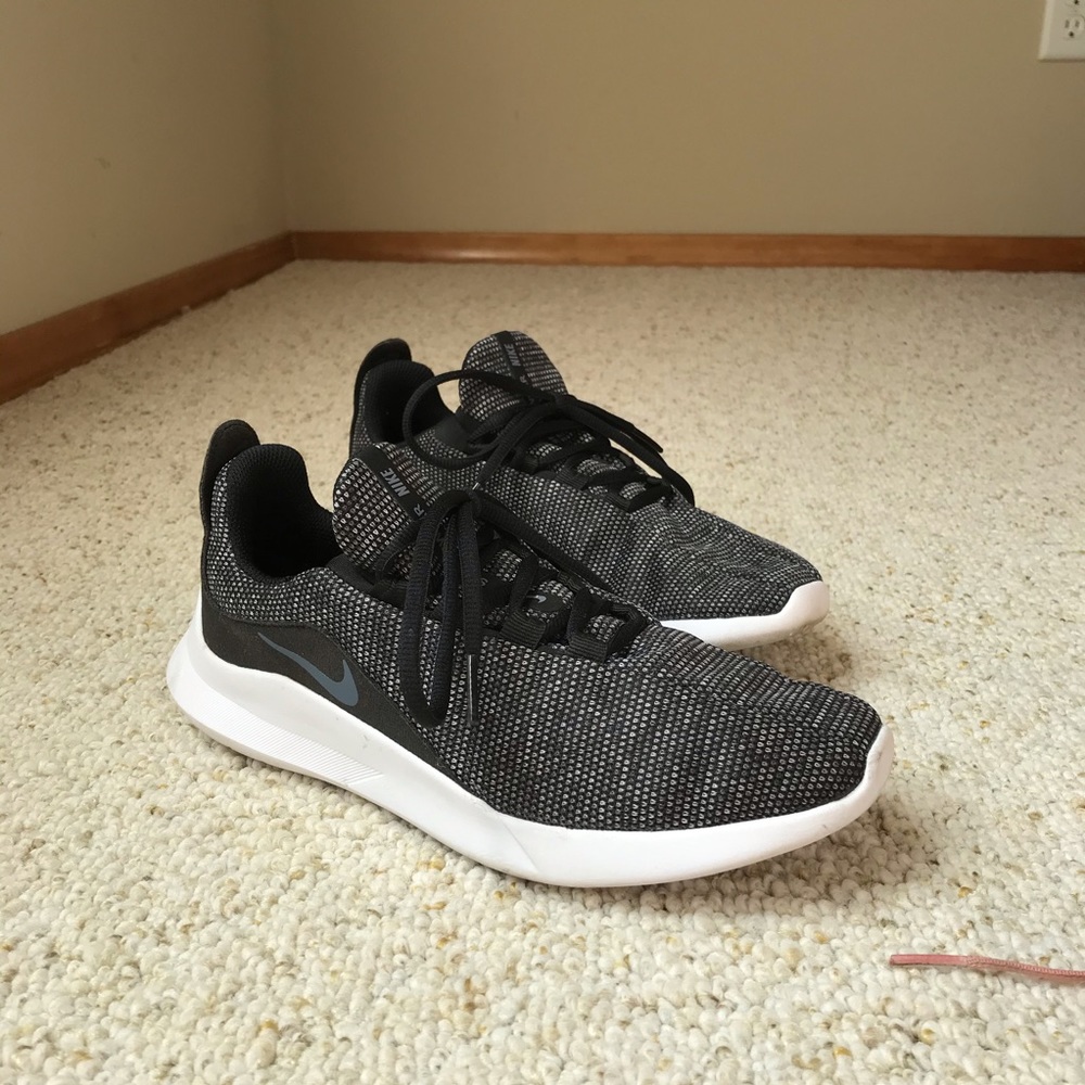 Nike sportswear black tennis shoe 7.5 W